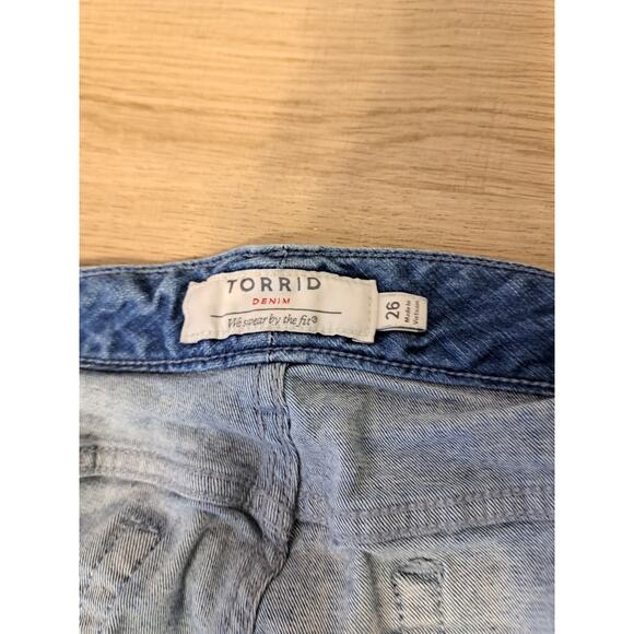 Torrid Women's Distressed Shorts Denim Sz W47 - Picture 3 of 6